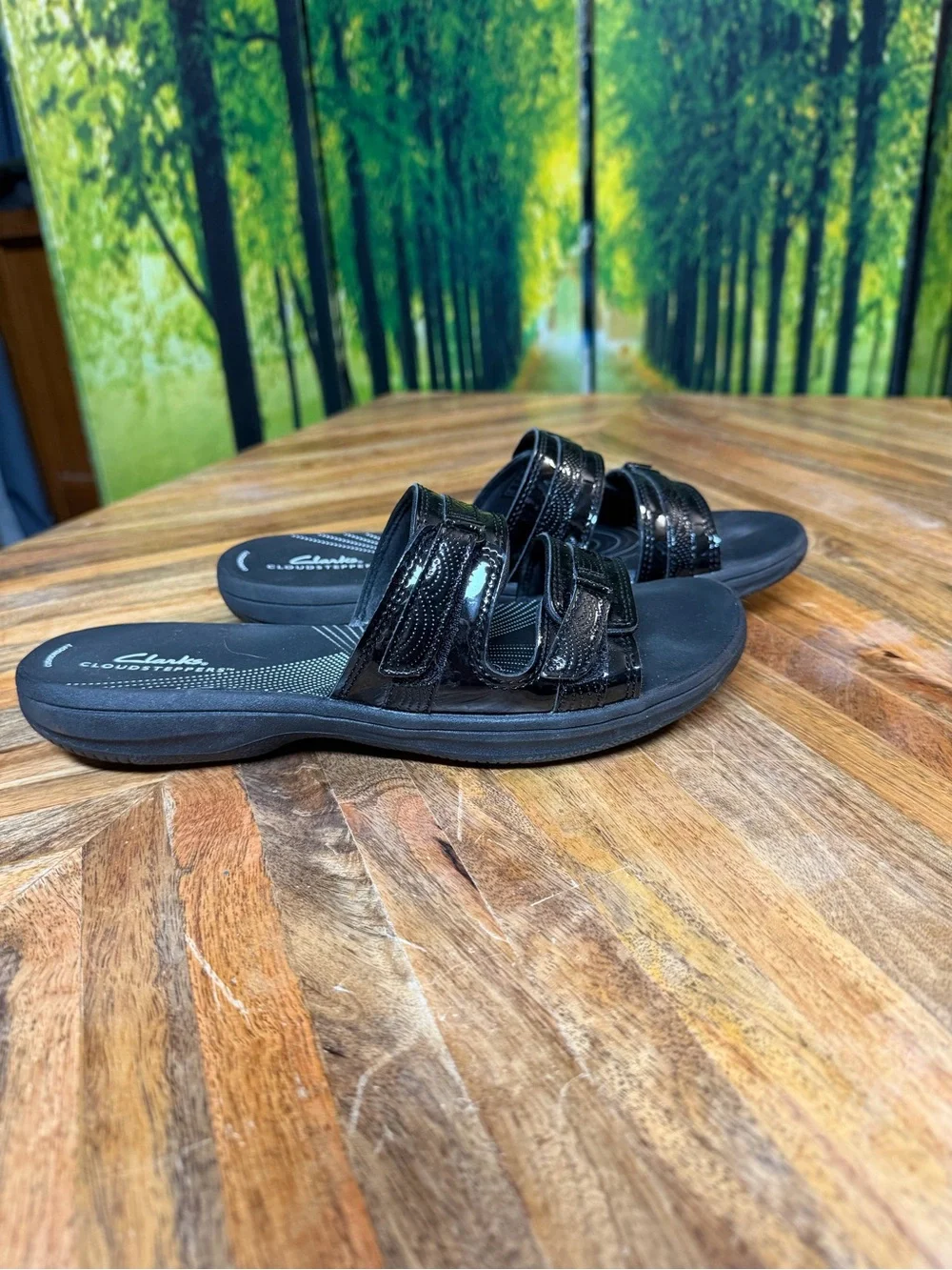 EUC Clarks Black Patent Sandals Slides Triple-Strap Slide Sandals SZ 8.5